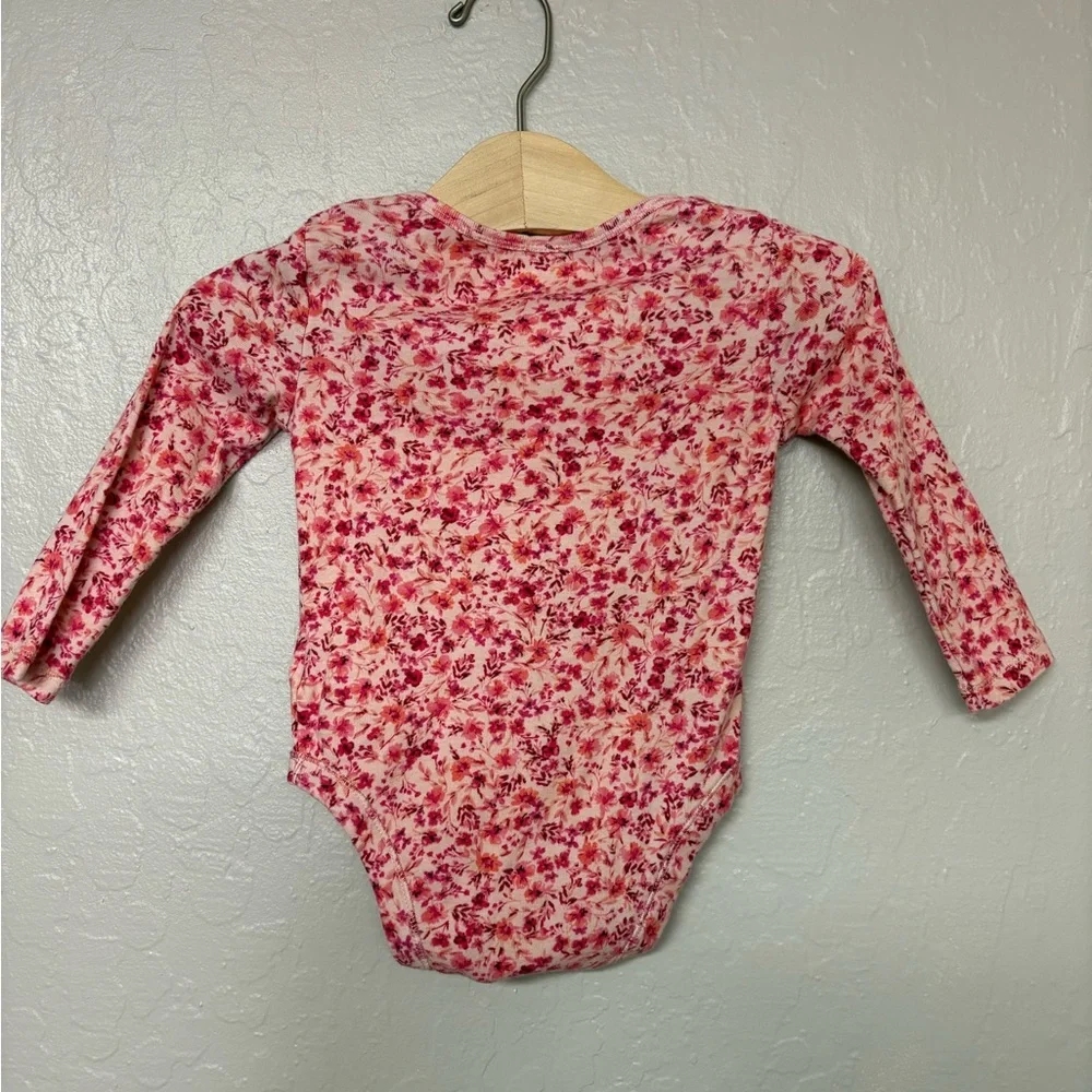 Old Navy follow us